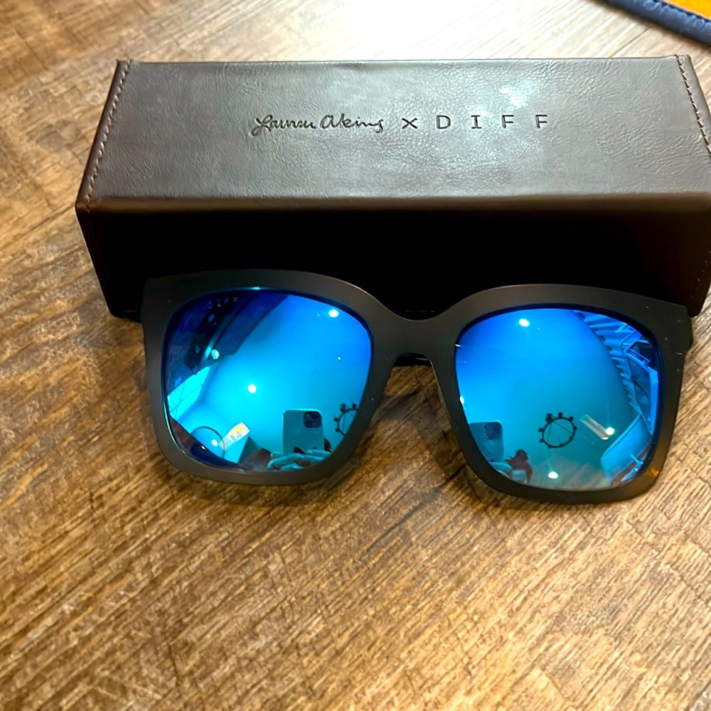 DIFF x Laura Akins black sunglasses with blue reflective lenses
